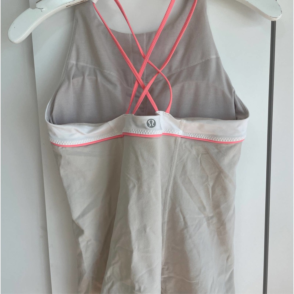 Lululemon - Picture 5 of 5